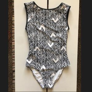 Black & White ZigZag w/ light Gold trim Swimsuit!